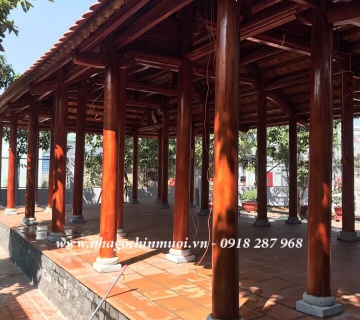 Nhà gỗ 5 gian đang thi công